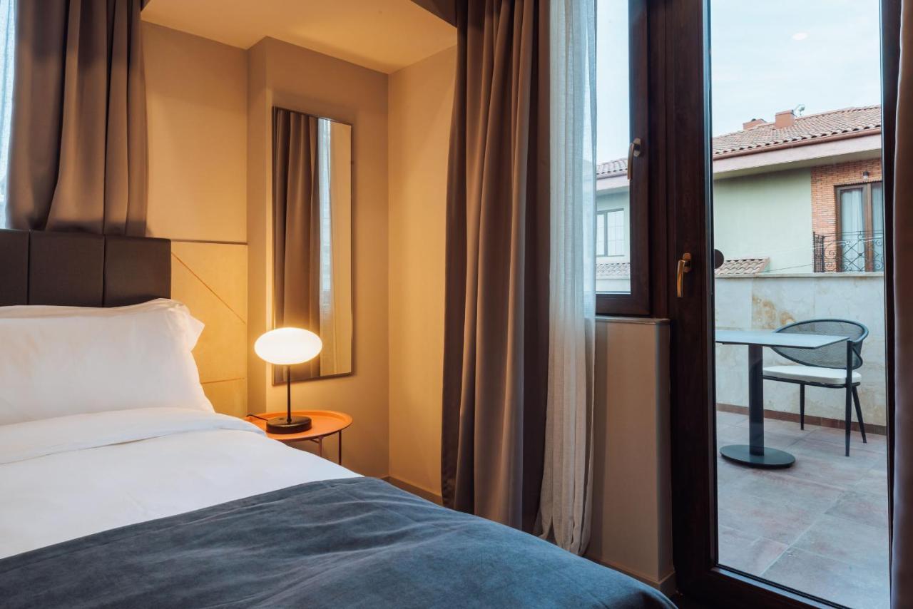 Reikartz King Tamar Tbilisi Hotel Екстериор снимка